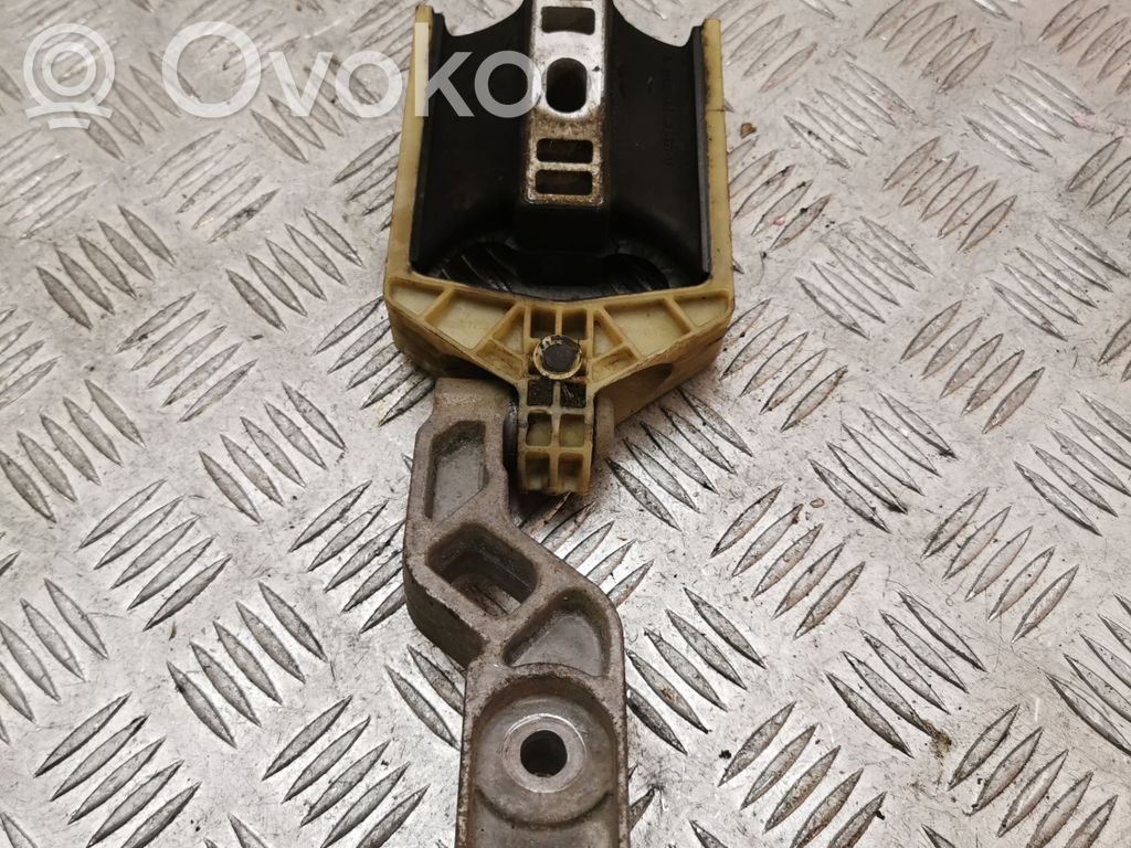 Volvo XC90 Gearbox mounting bracket 