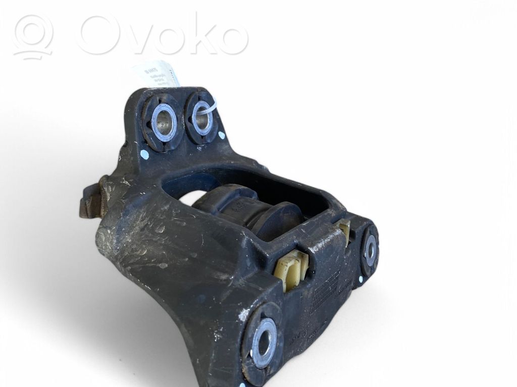 Volvo XC90 Engine mount bracket 