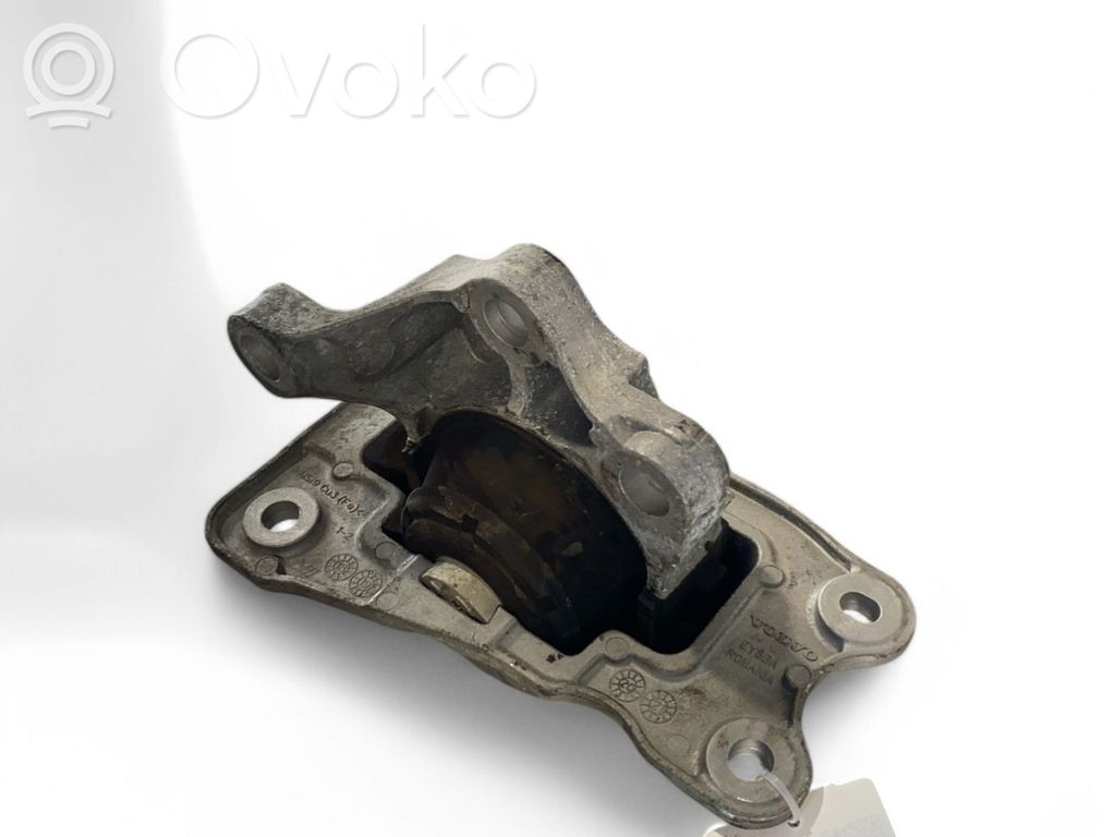 Volvo XC90 Engine mount bracket 