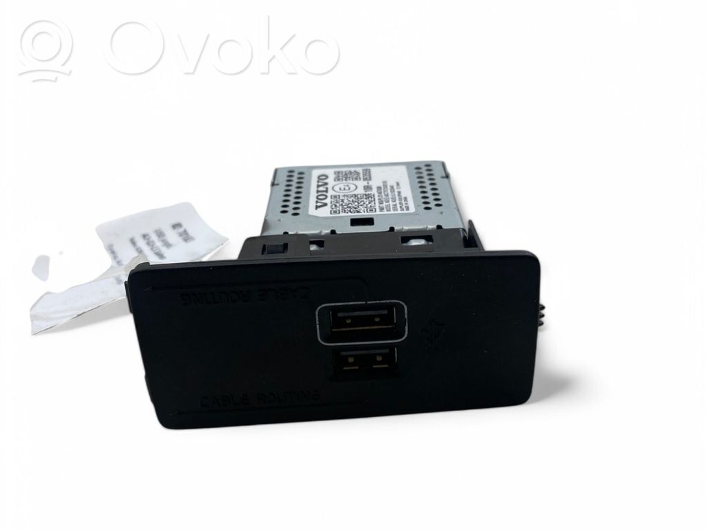 Volvo XC90 USB socket connector 