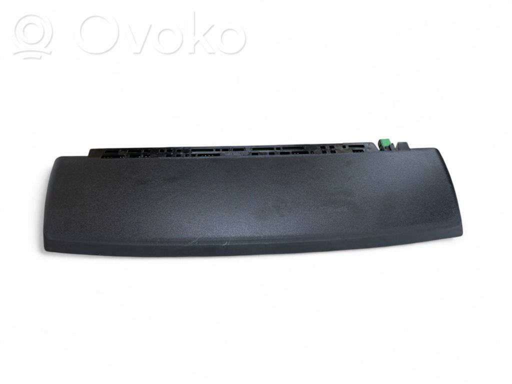 Kolmas/lisäjarruvalo   8W5945097,8W5945097E