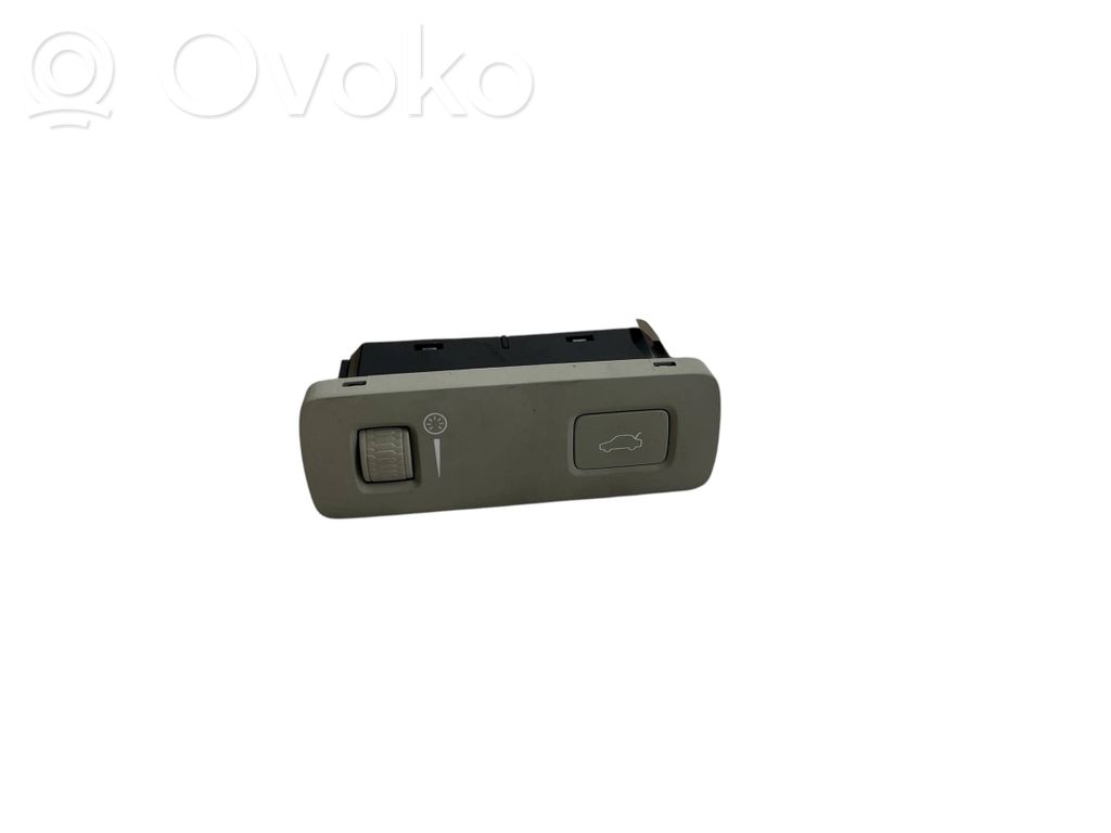 Volvo XC60 Tailgate opening switch 