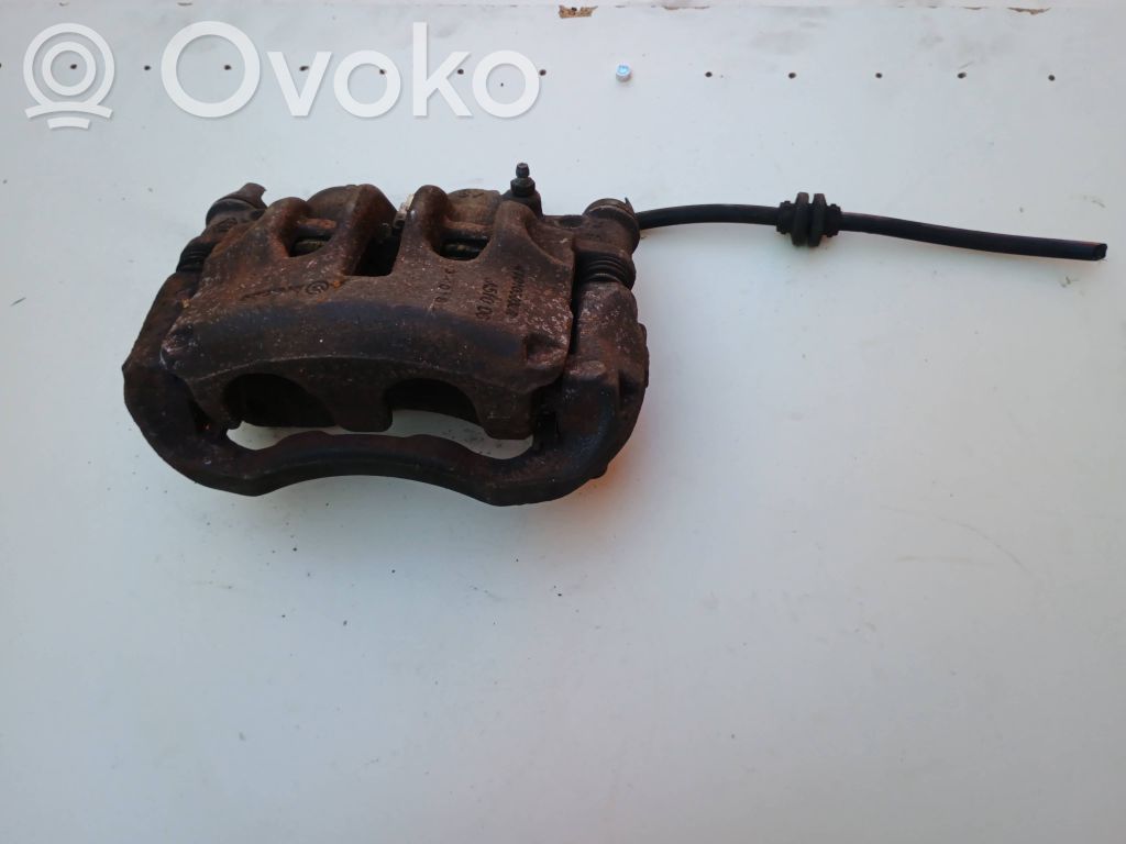 Renault Master III Zacisk hamulcowy przedni 