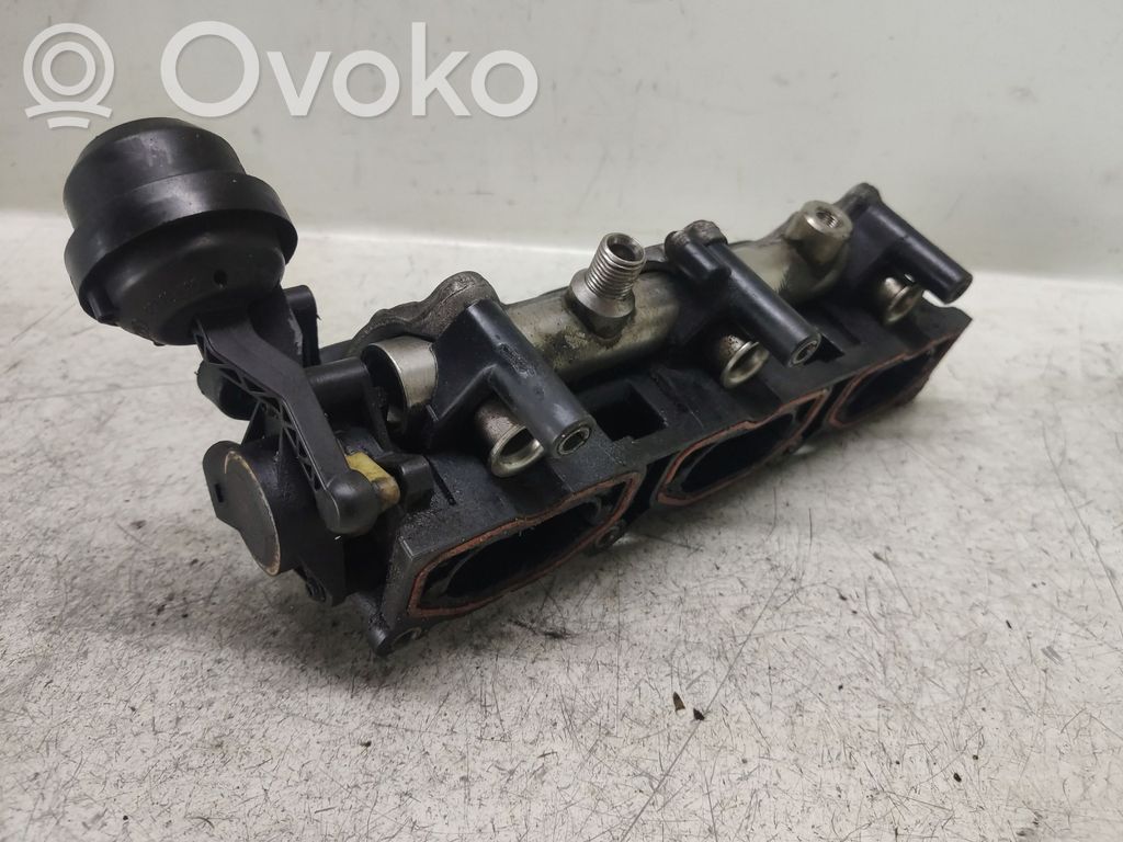 Kolektorius įsiurbimo   06E133109E