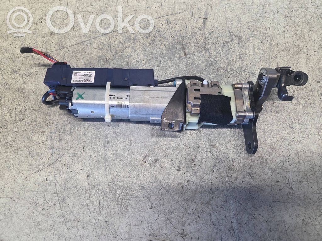Aizmugurējā pārsega pievilcējs   E5110180T,4F9910592