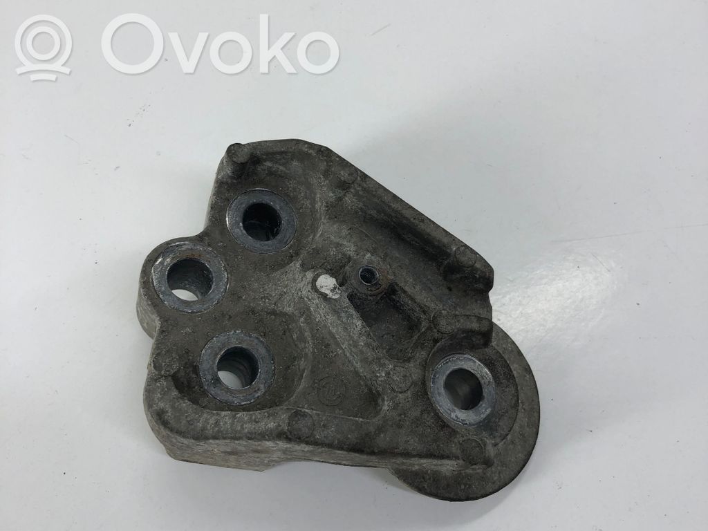 Engine mounting bracket   AIS18CU3FE