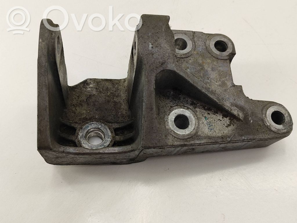 Peugeot 508 Engine mounting bracket 