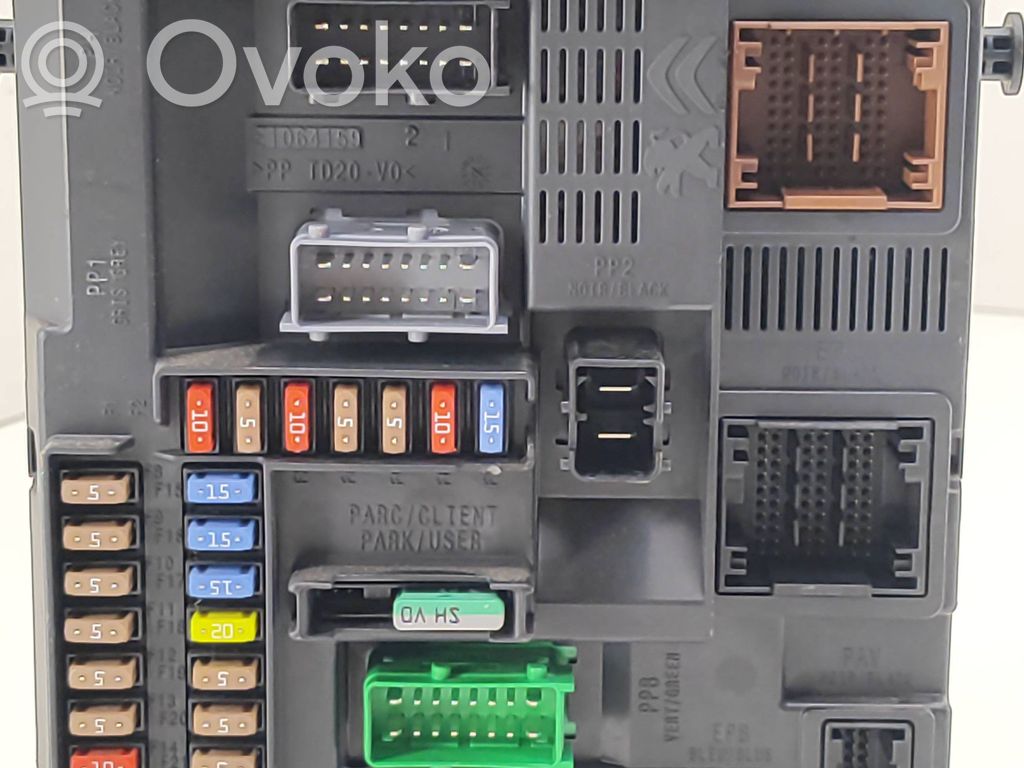 Peugeot 308 Fuse module 