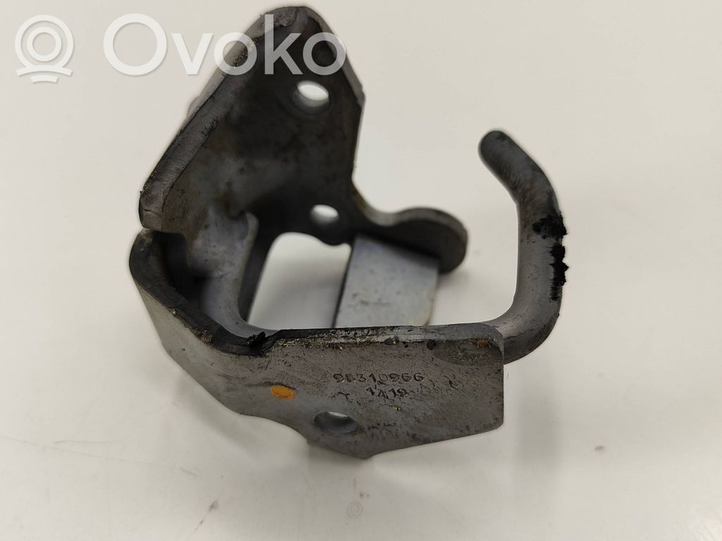 Peugeot 5008 II Other engine bay part 