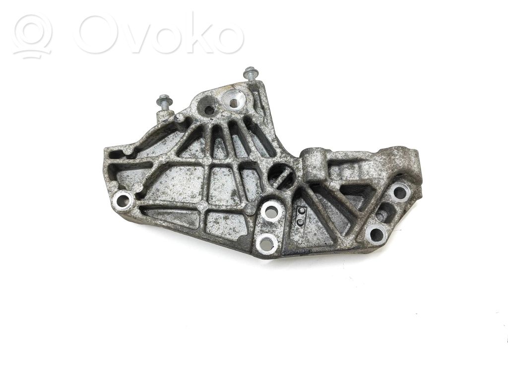 Renault Laguna III Engine mounting bracket 
