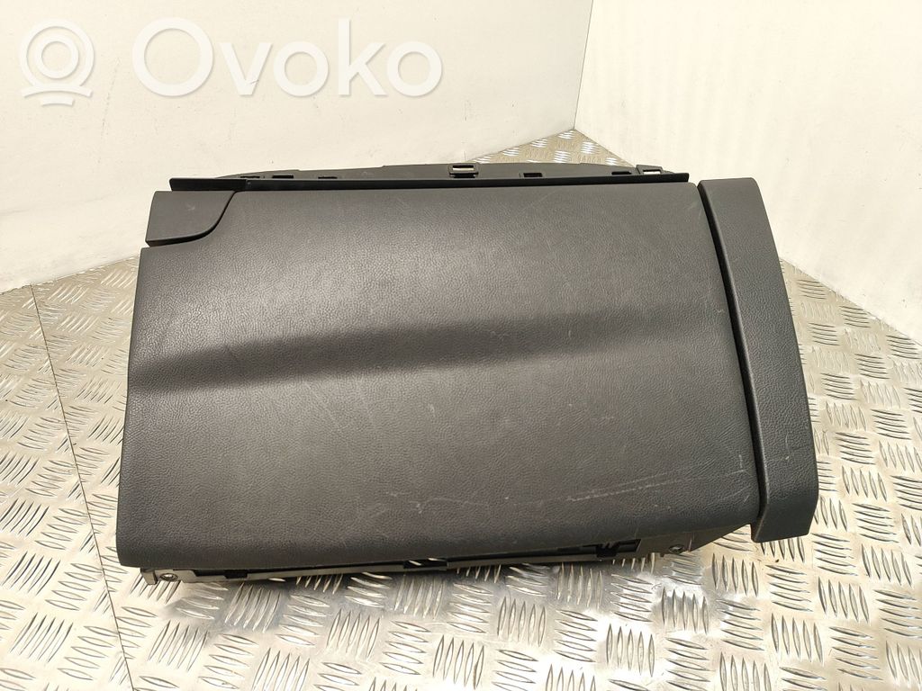 Ford S-MAX Glove box 
