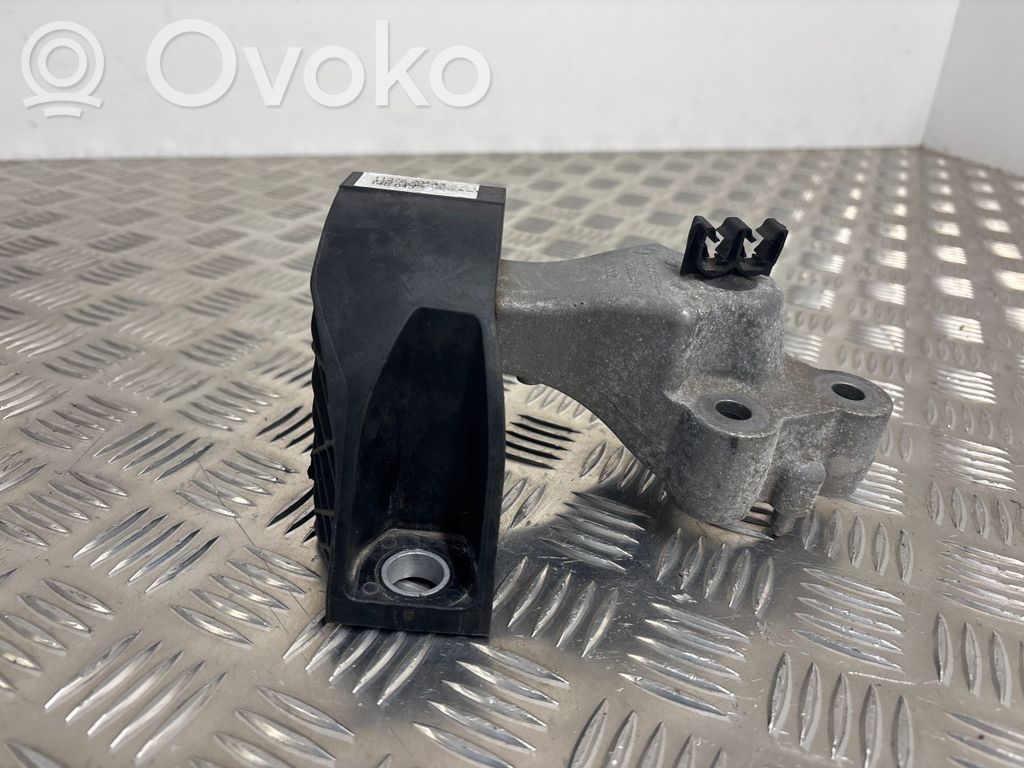 Renault Clio IV Engine mount bracket 