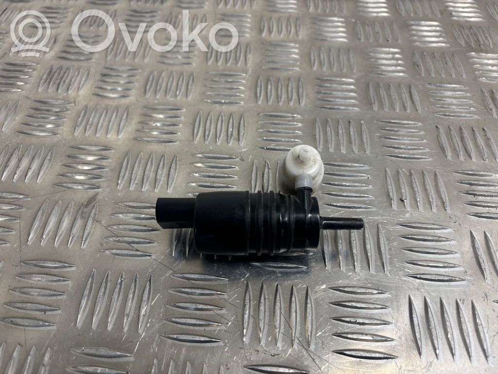 BMW 2 F46 Logu mazgātāja sūknis 