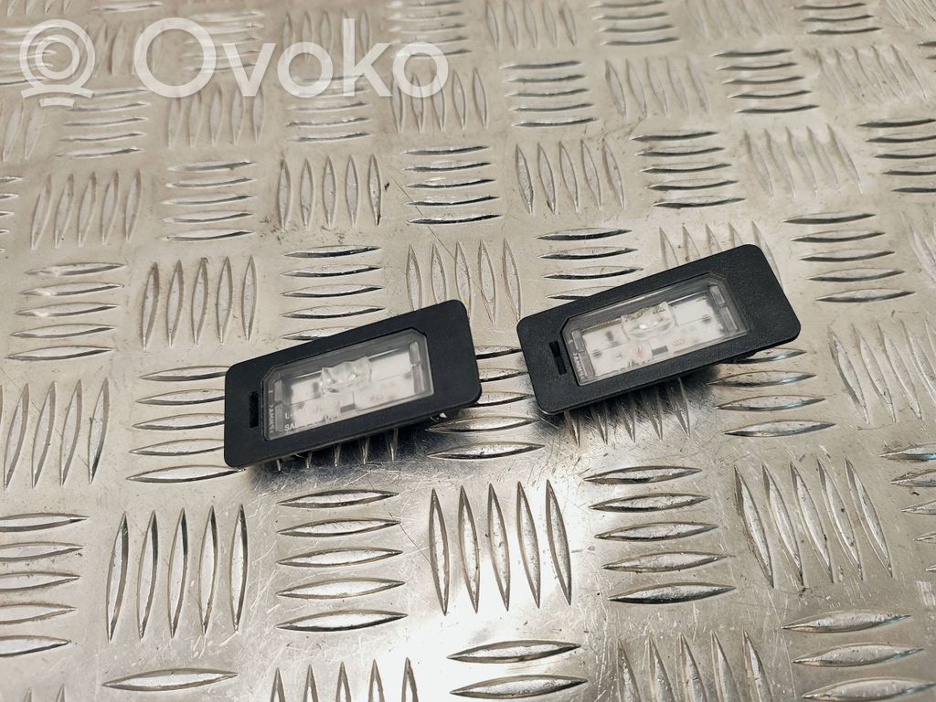 BMW 2 F46 Lampa oświetlenia tylnej tablicy rejestracyjnej 