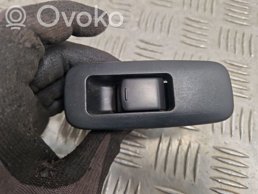 Nissan Qashqai+2 Electric window control switch 