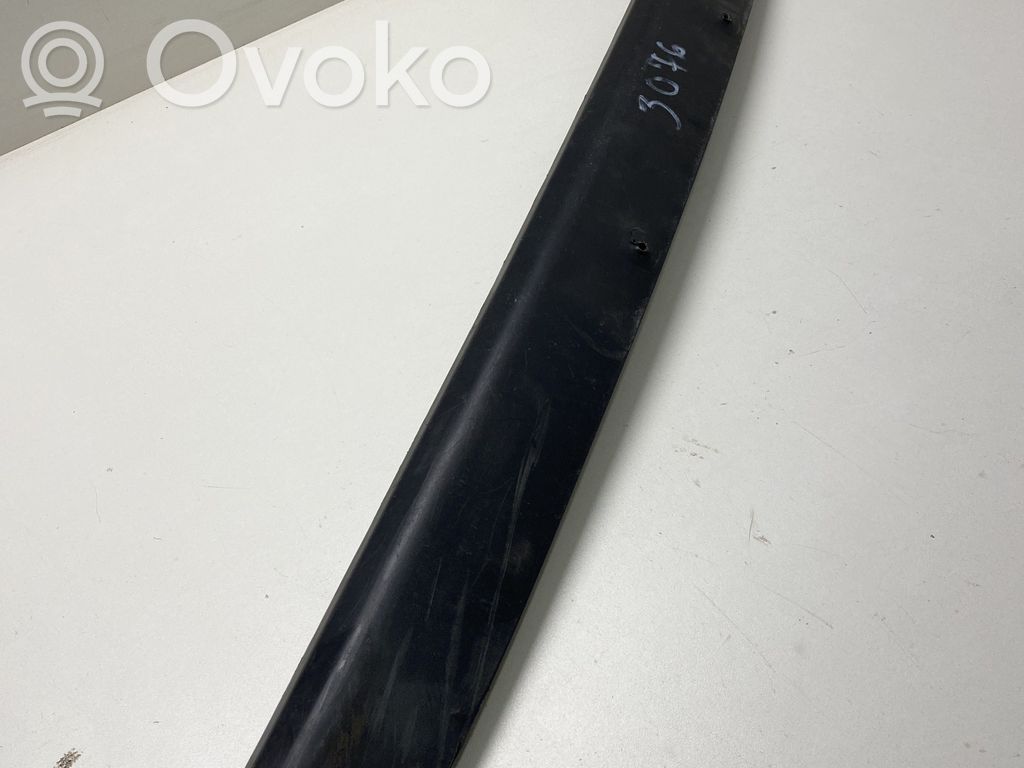 Front bumper splitter molding   68307802AA