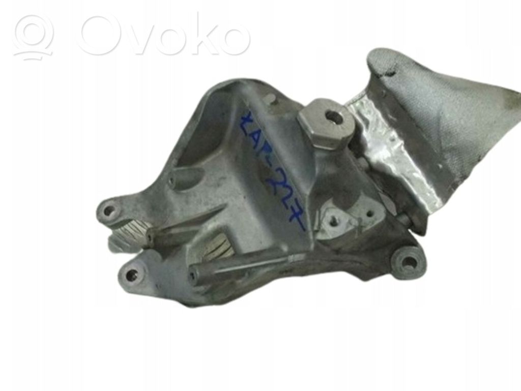 Engine mounting bracket   4M0199308AF