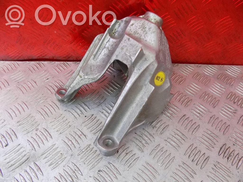 Audi A4 S4 B9 Engine mounting bracket 