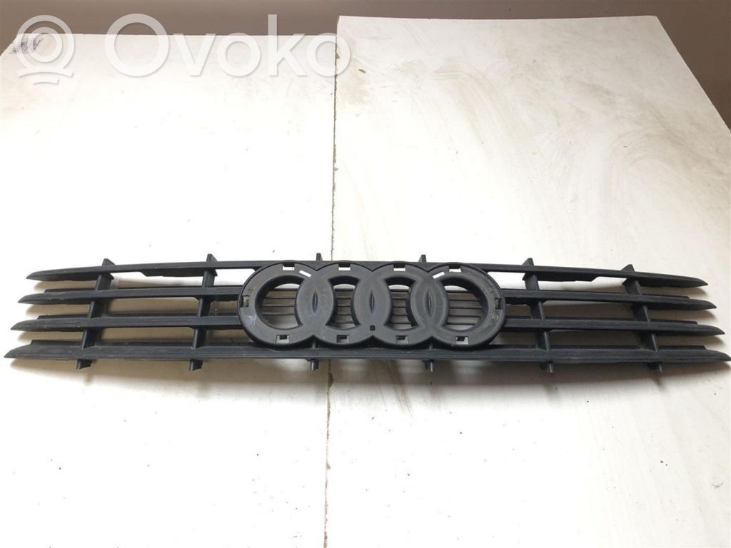 Audi A8 S8 D3 4E Grotelės priekinės 