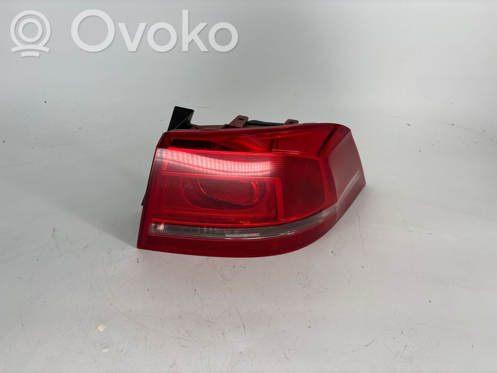 Volkswagen PASSAT B7 Lampă spate în caroserie 