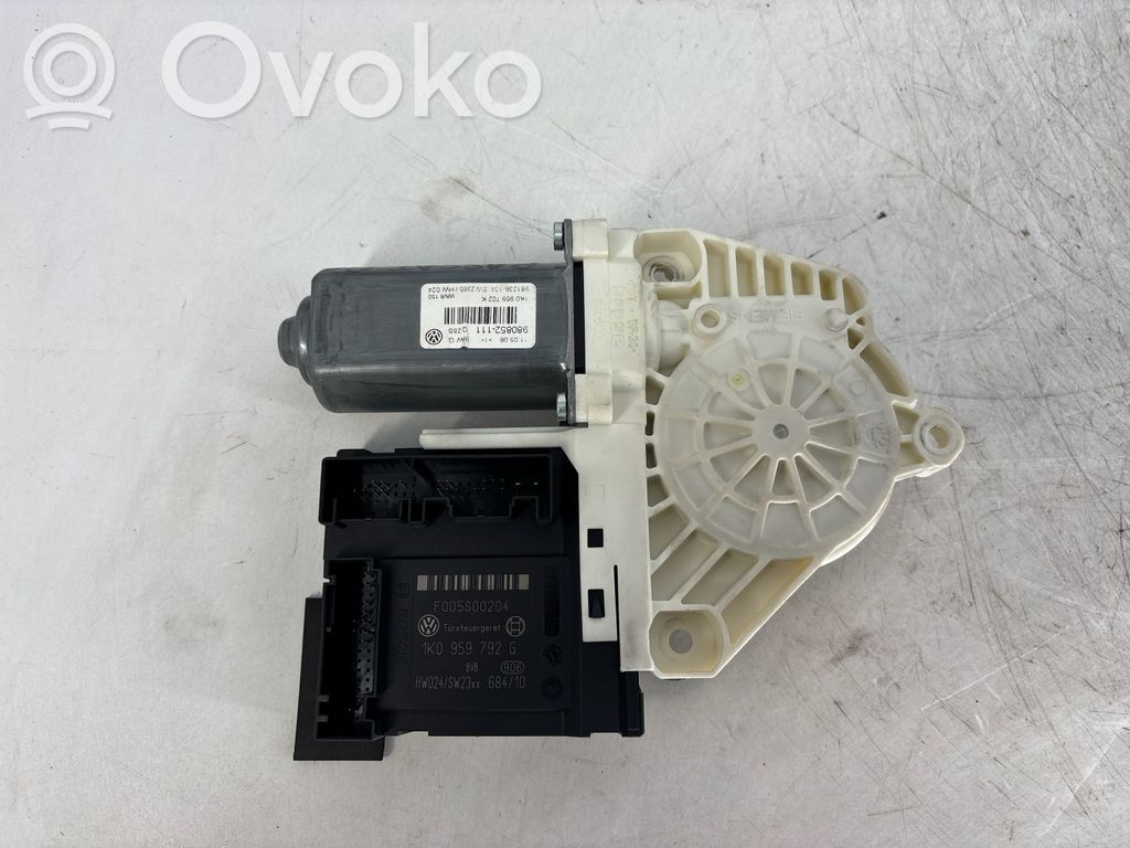Volkswagen PASSAT B6 Motorino alzacristalli della portiera anteriore 