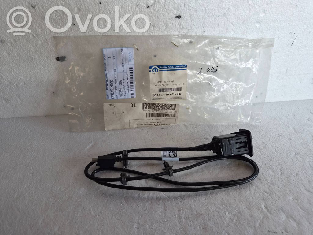 Jeep Cherokee KL USB socket connector 