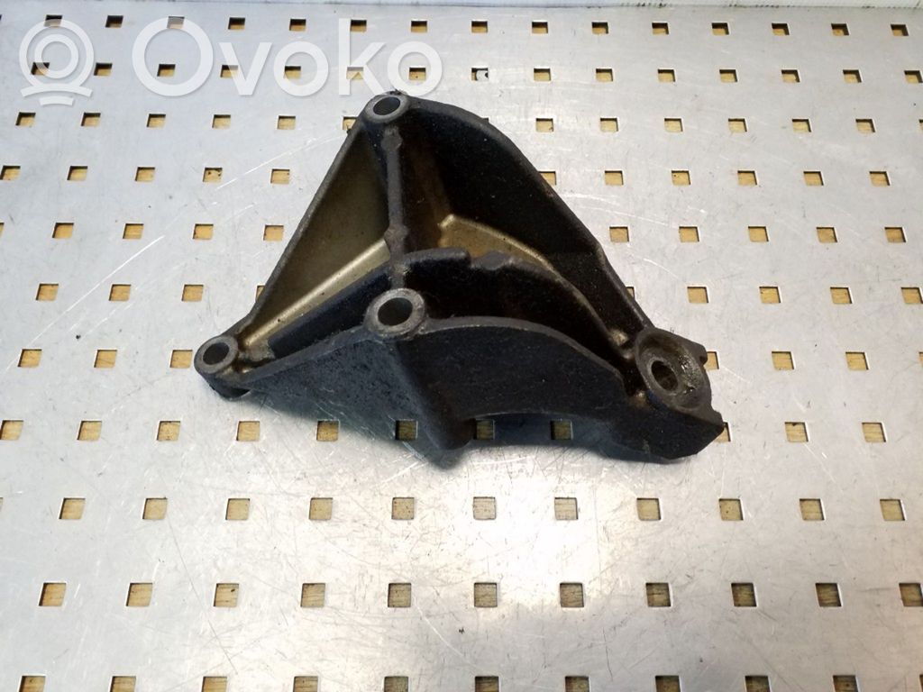 Volkswagen II LT Engine mounting bracket 