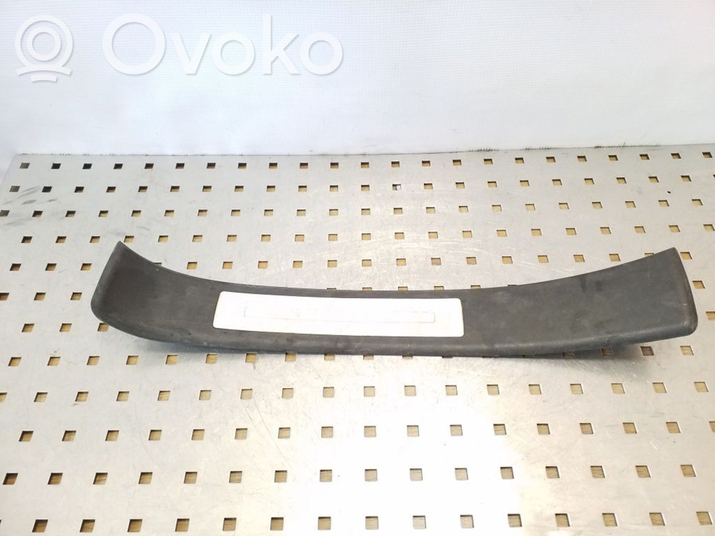 Audi A4 S4 B7 8E 8H Listwa progowa tylna 