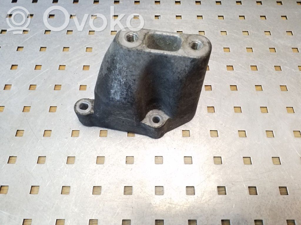Chrysler 300 - 300C Engine mounting bracket 