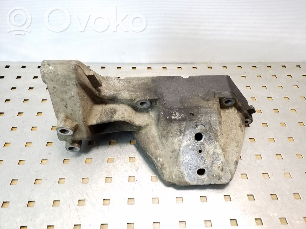 Iveco Daily 35 - 40.10 Engine mounting bracket 