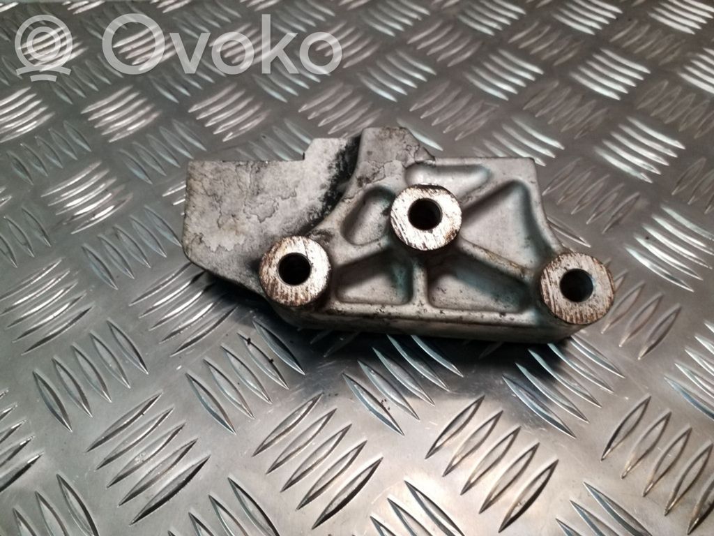 Engine mounting bracket   90542119F