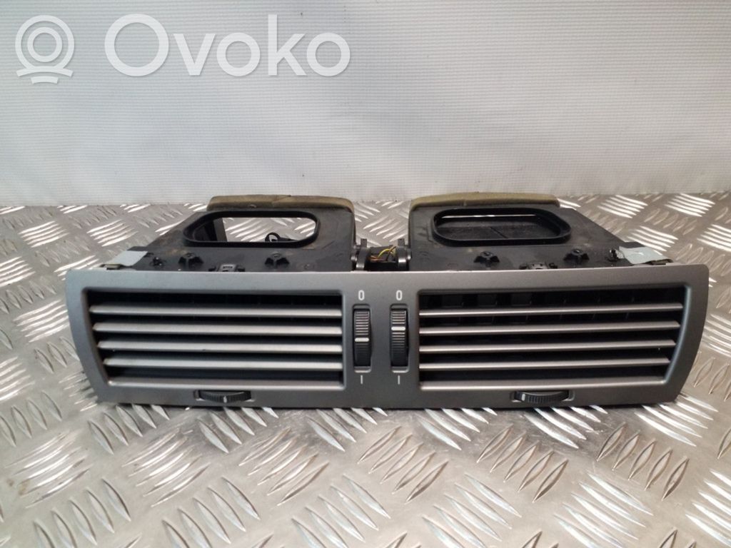 BMW 7 E65 E66 Centrinės oro grotelės 