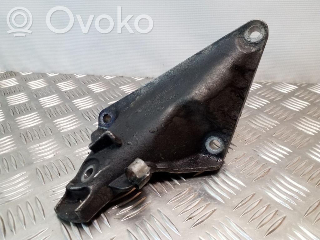 Engine mounting bracket   6770005