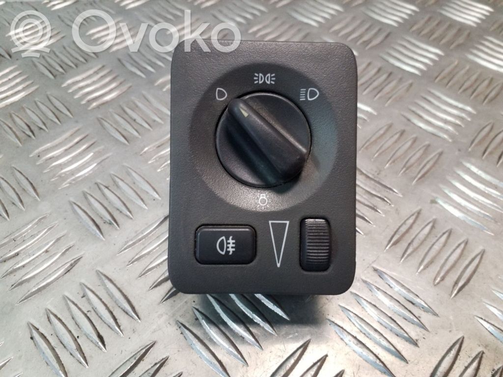 Light switch   4616124