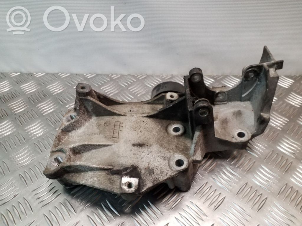 Saab 9-5 Generator/alternator bracket 