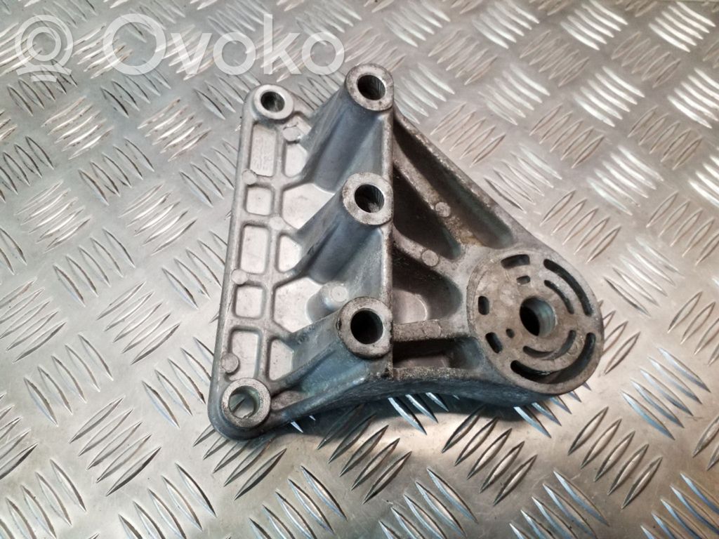 Saab 9-5 Engine mounting bracket 