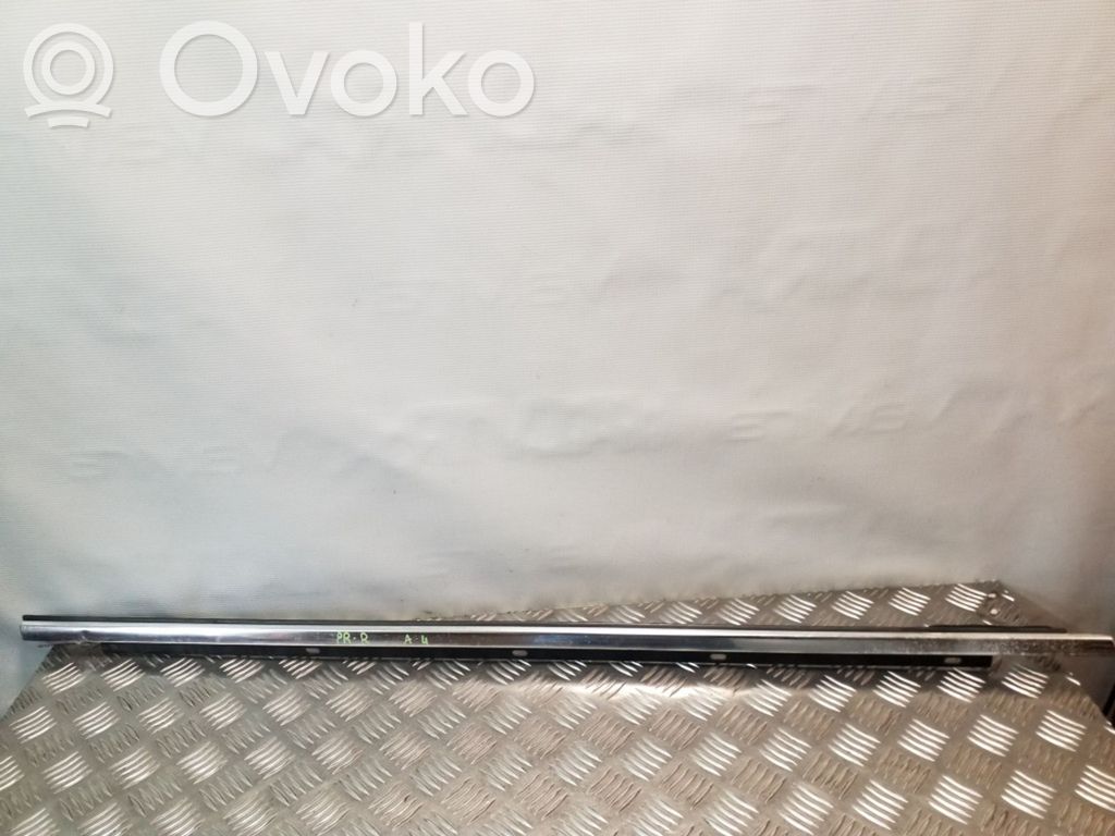 Audi A4 S4 B6 8E 8H Listón embellecedor de la ventana de la puerta delantera 