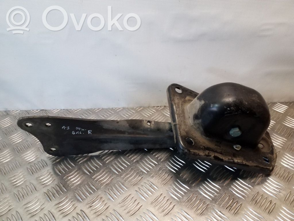 Audi A3 S3 8P Taka-ylätukivarren haarukkavipu 