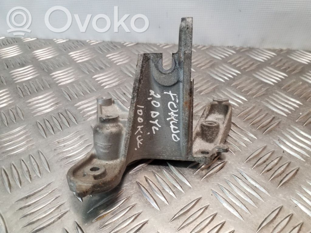 Ford Focus Engine mounting bracket 