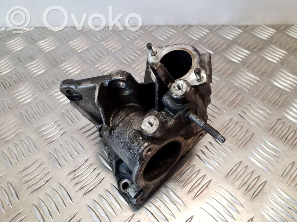 Nissan Juke I F15 EGR dzesētāja stiprinājums 