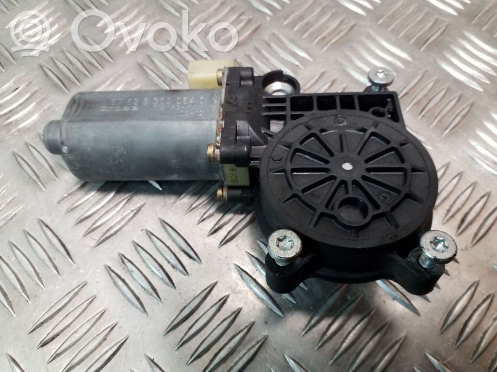 BMW 3 E46 Front door window regulator motor 