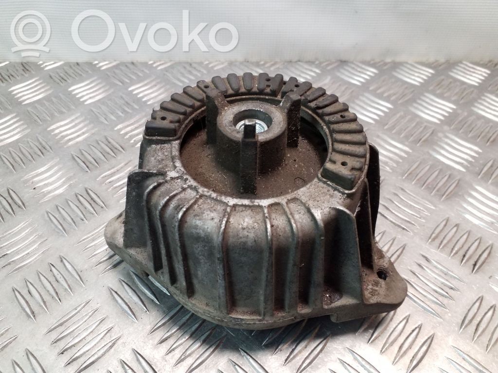 Mercedes-Benz E W212 Engine mount bracket 