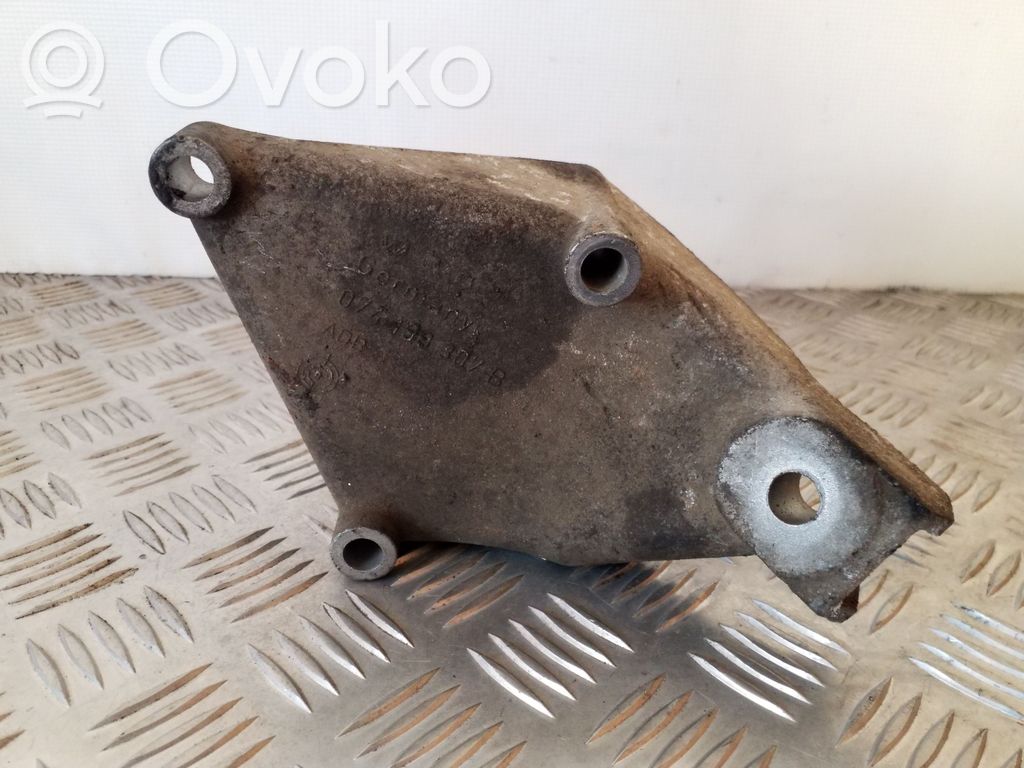 Volkswagen II LT Engine mounting bracket 