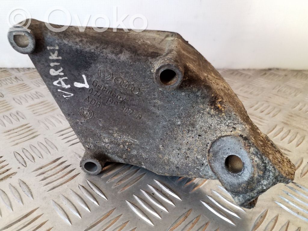Volkswagen II LT Engine mounting bracket 