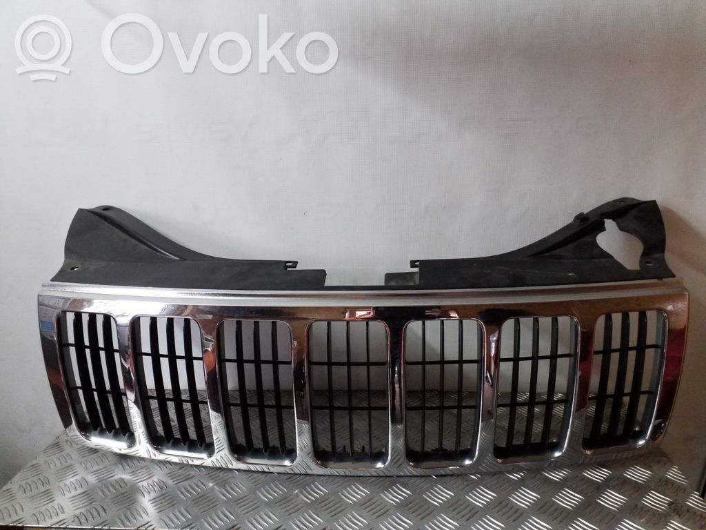 Jeep Grand Cherokee (WK) Front bumper upper radiator grill 
