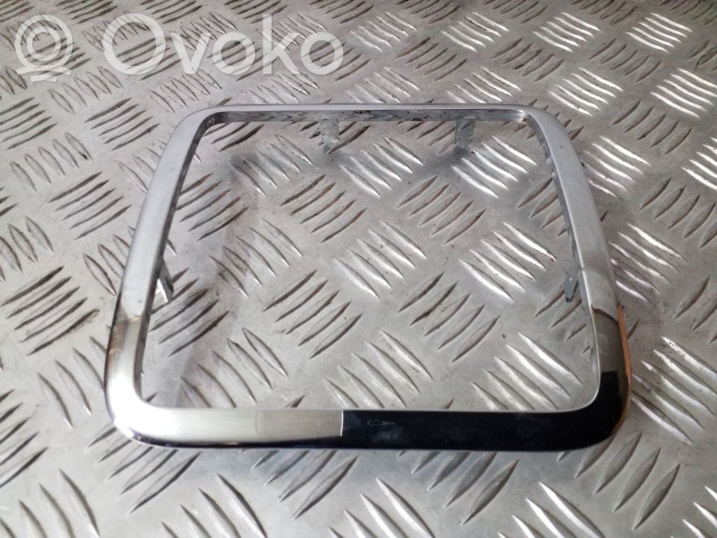 Jeep Grand Cherokee (WK) Gear shifter surround trim plastic 