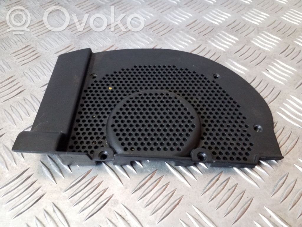 BMW 7 E65 E66 Subwoofera reste/apdare 