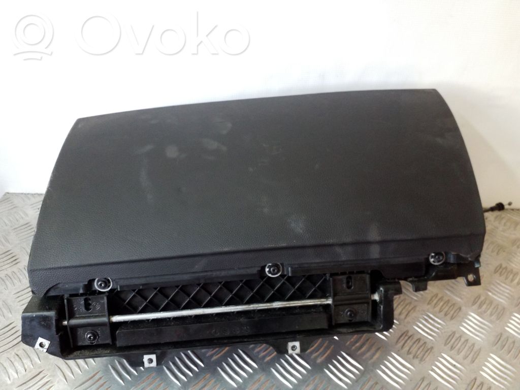 Glove box   7027466