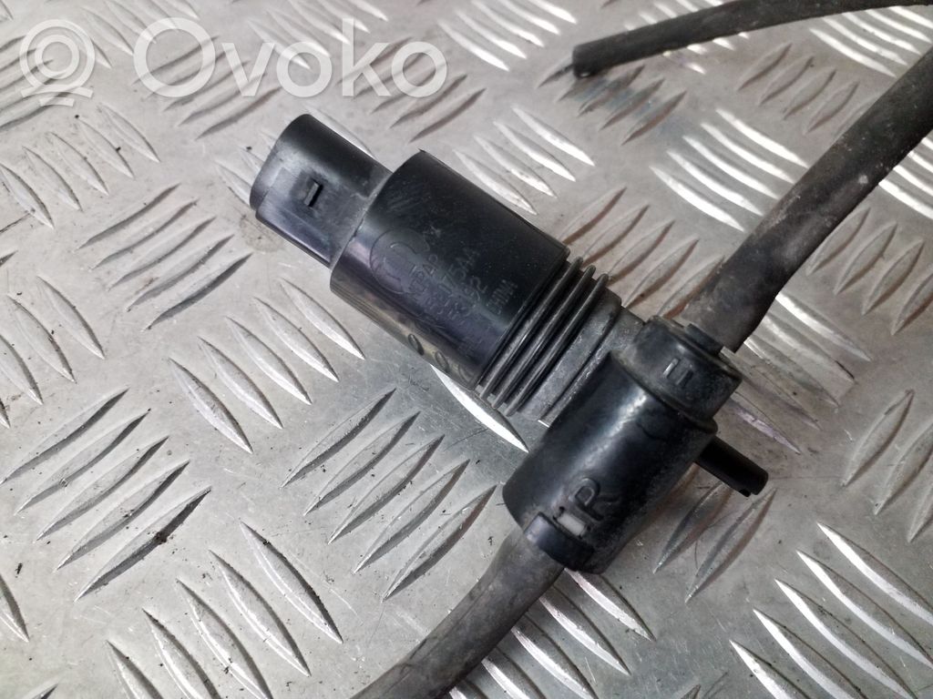Jeep Cherokee III KJ Windscreen/windshield washer pump 