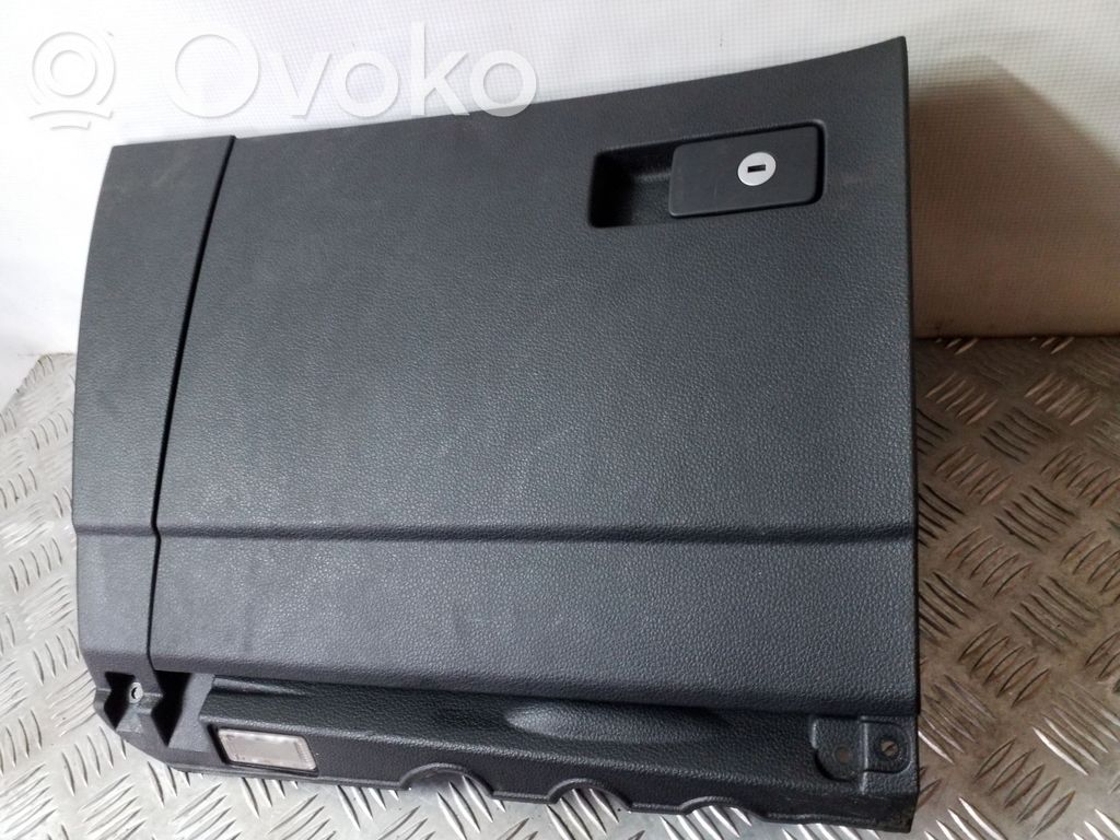 Volkswagen Sharan Schowek deski rozdzielczej 